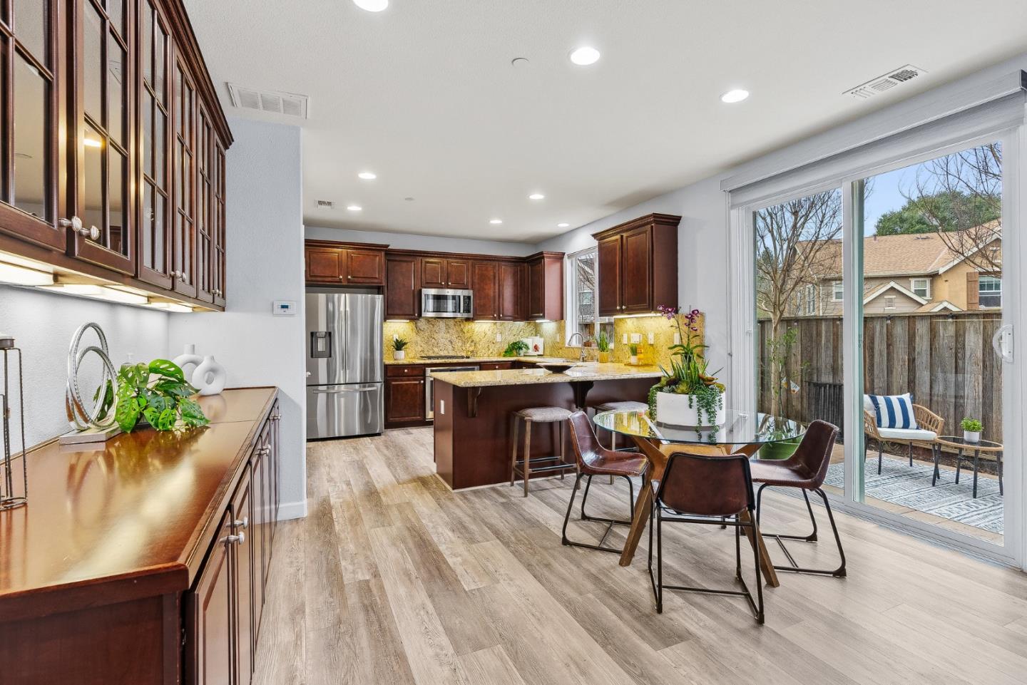 109 Meadowview LN