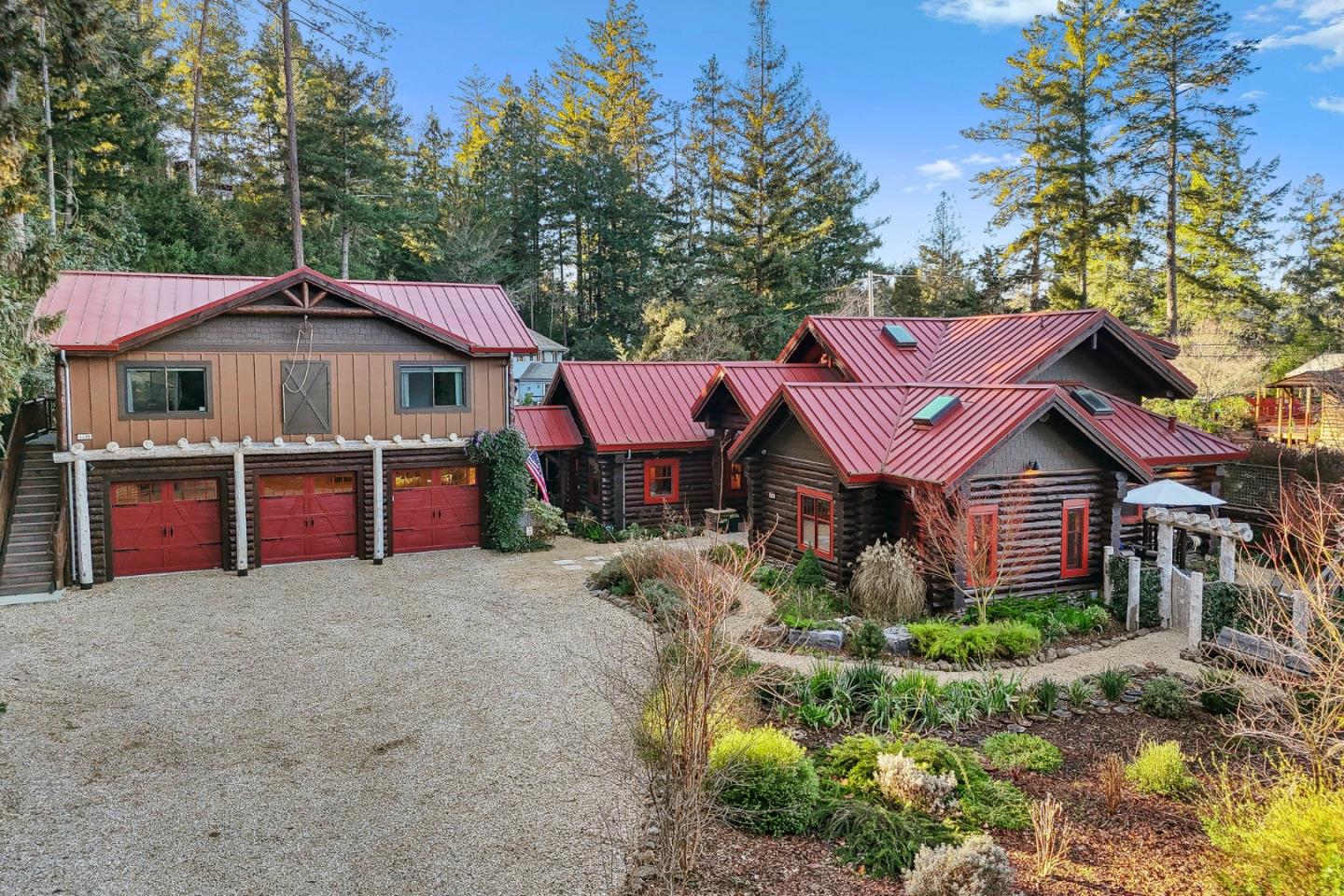 44 Pine Avenue