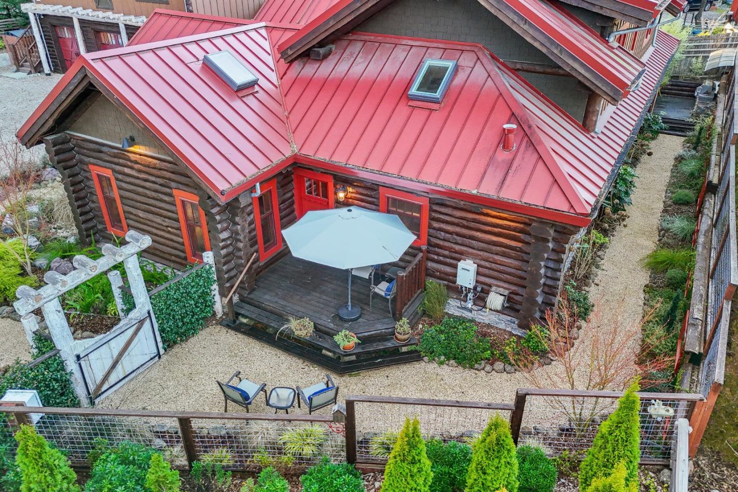 44 Pine Avenue