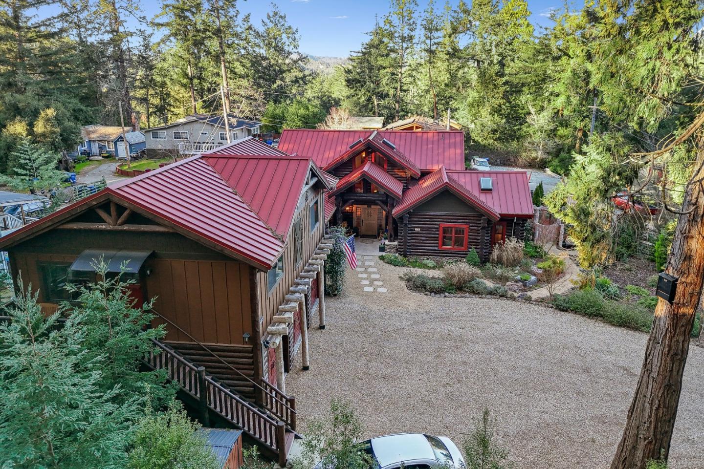 44 Pine Avenue