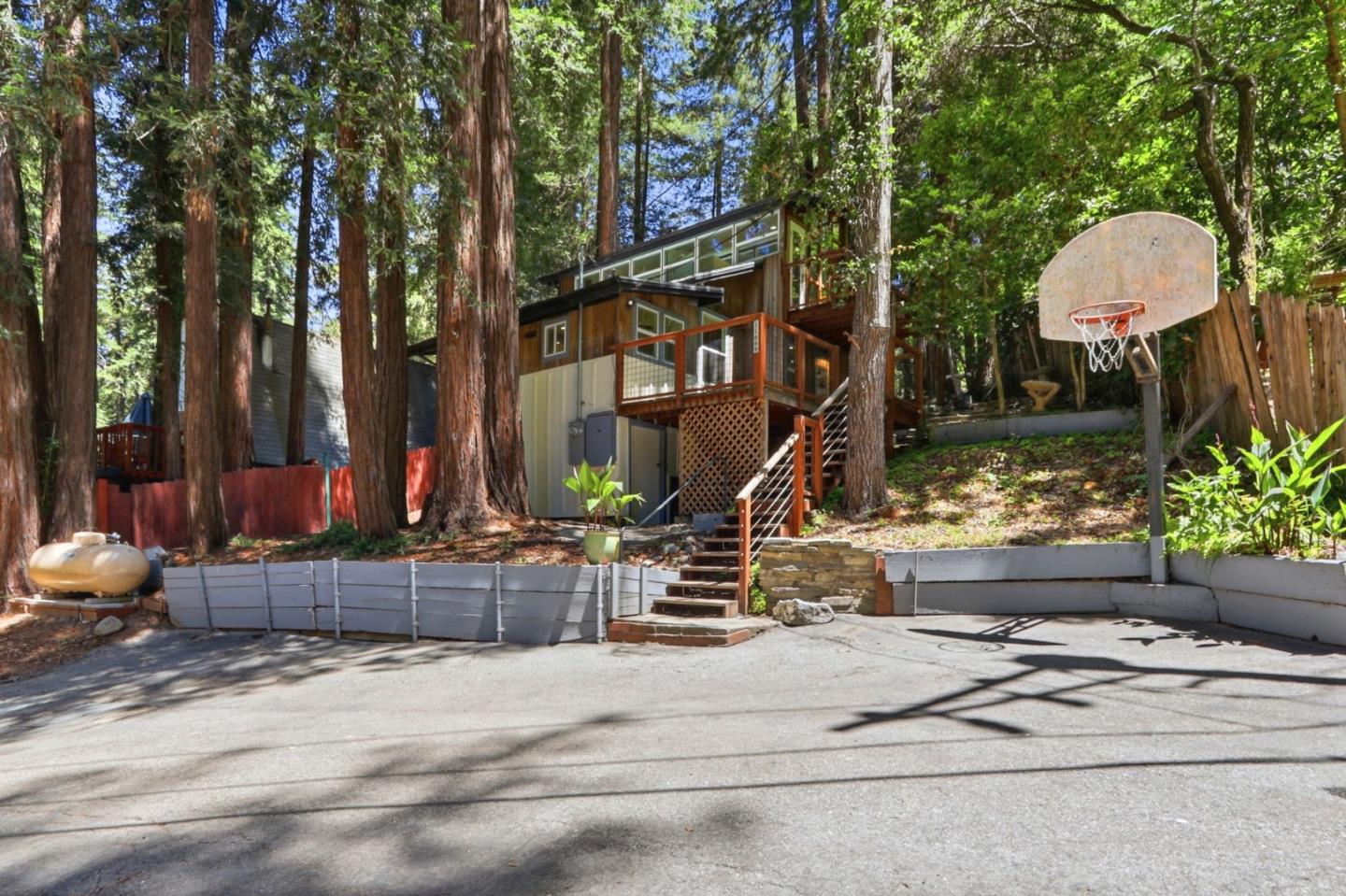 11669 Lakeshore Drive