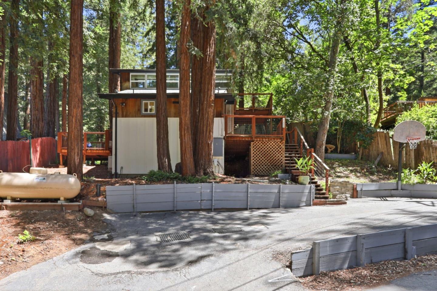 11669 Lakeshore Drive