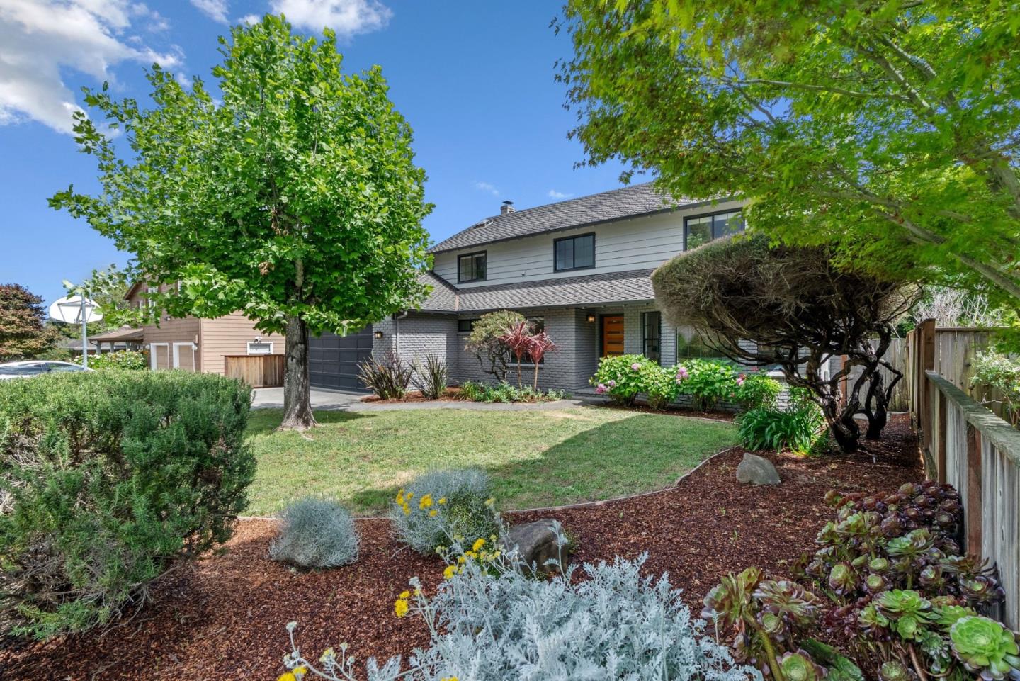 105 Quarry LN
