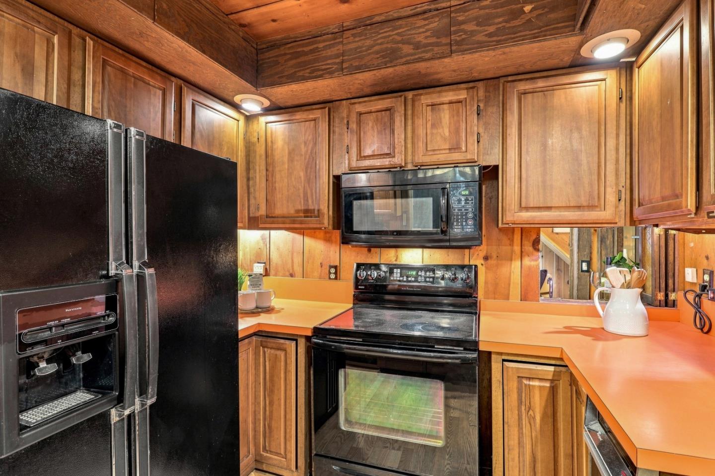24500 Glenwood DR