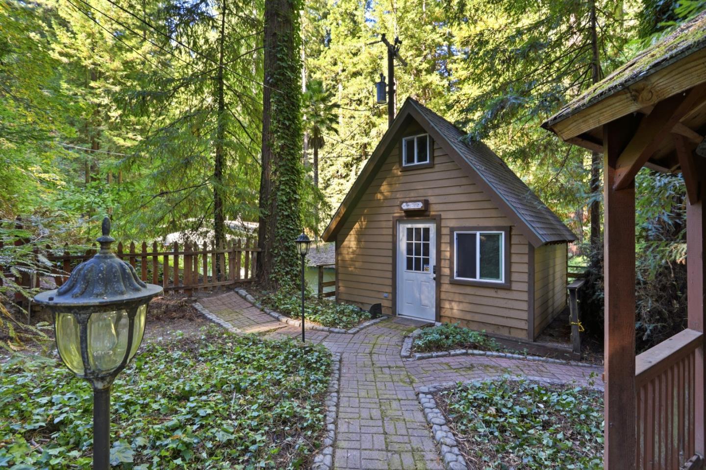 24500 Glenwood DR
