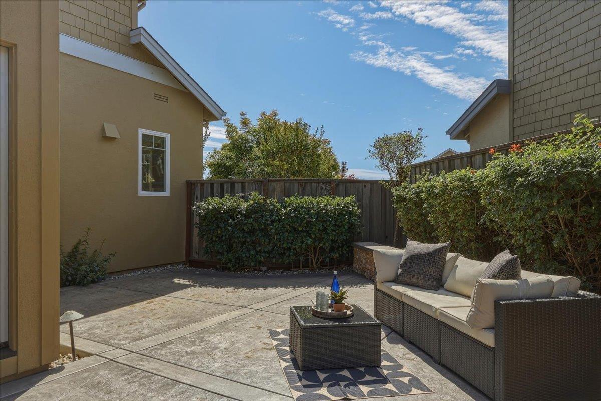 4585 Dawn LN