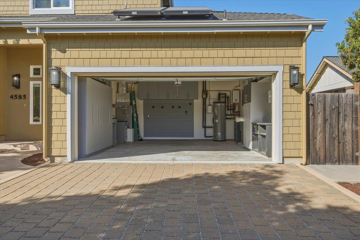 4585 Dawn LN