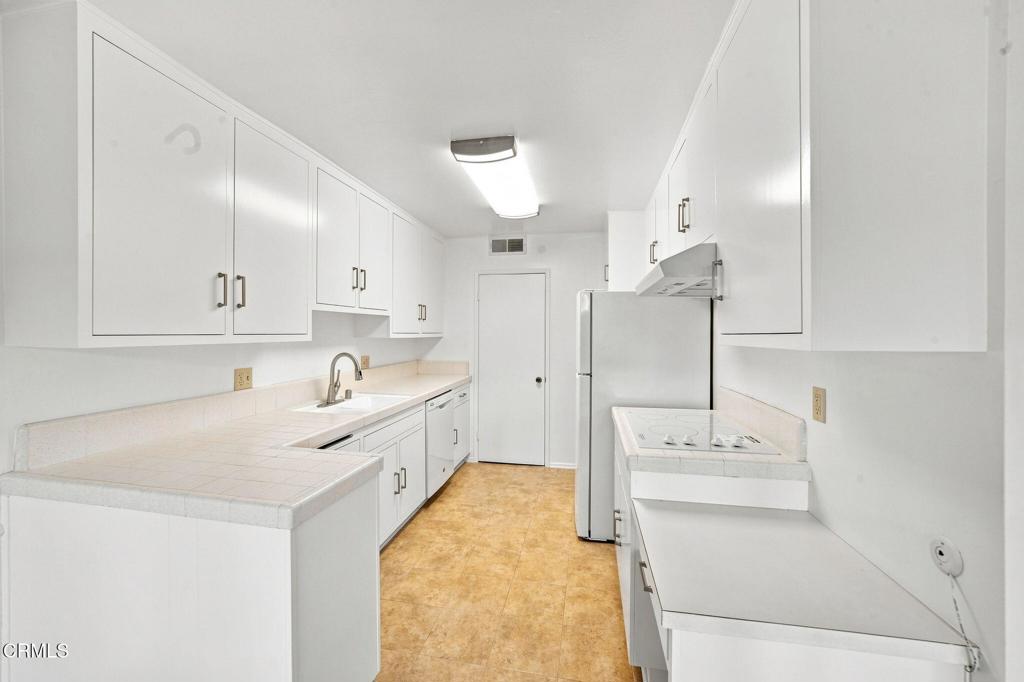 420 S Madison Avenue 204