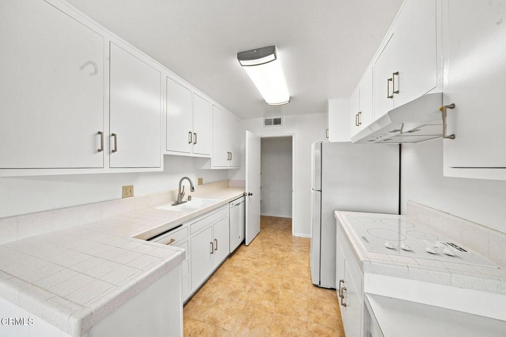 420 S Madison Avenue 204