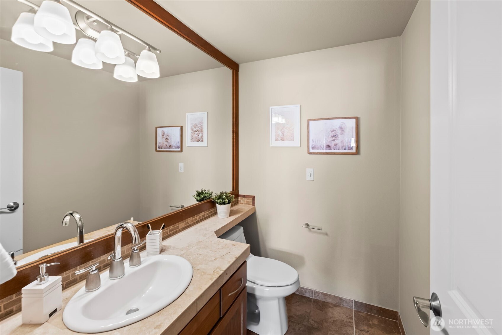 25 N Broadway Unit: 203