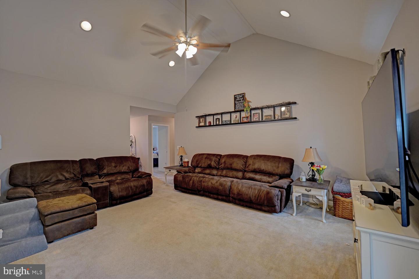 104 E Buck Point Rd