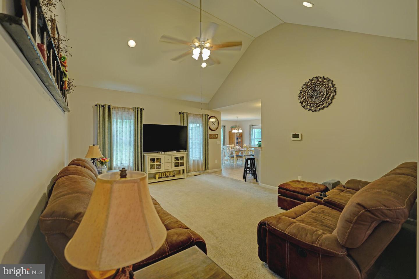 104 E Buck Point Rd