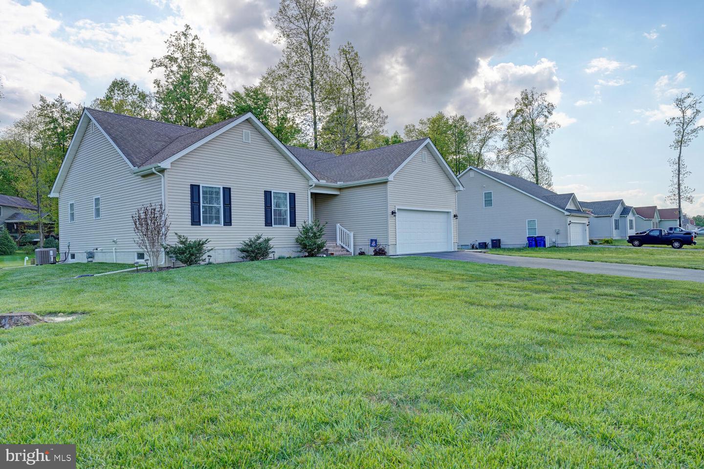 104 E Buck Point Rd
