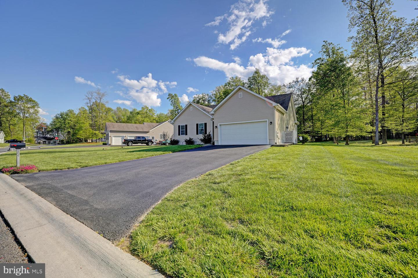 104 E Buck Point Rd