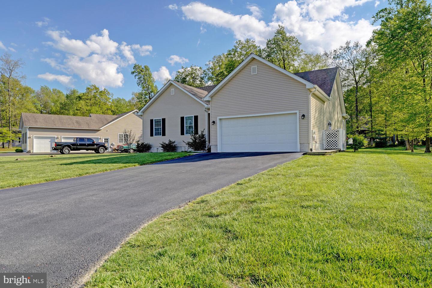 104 E Buck Point Rd