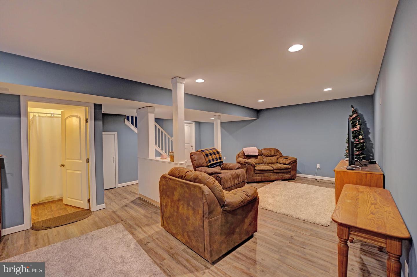 104 E Buck Point Rd