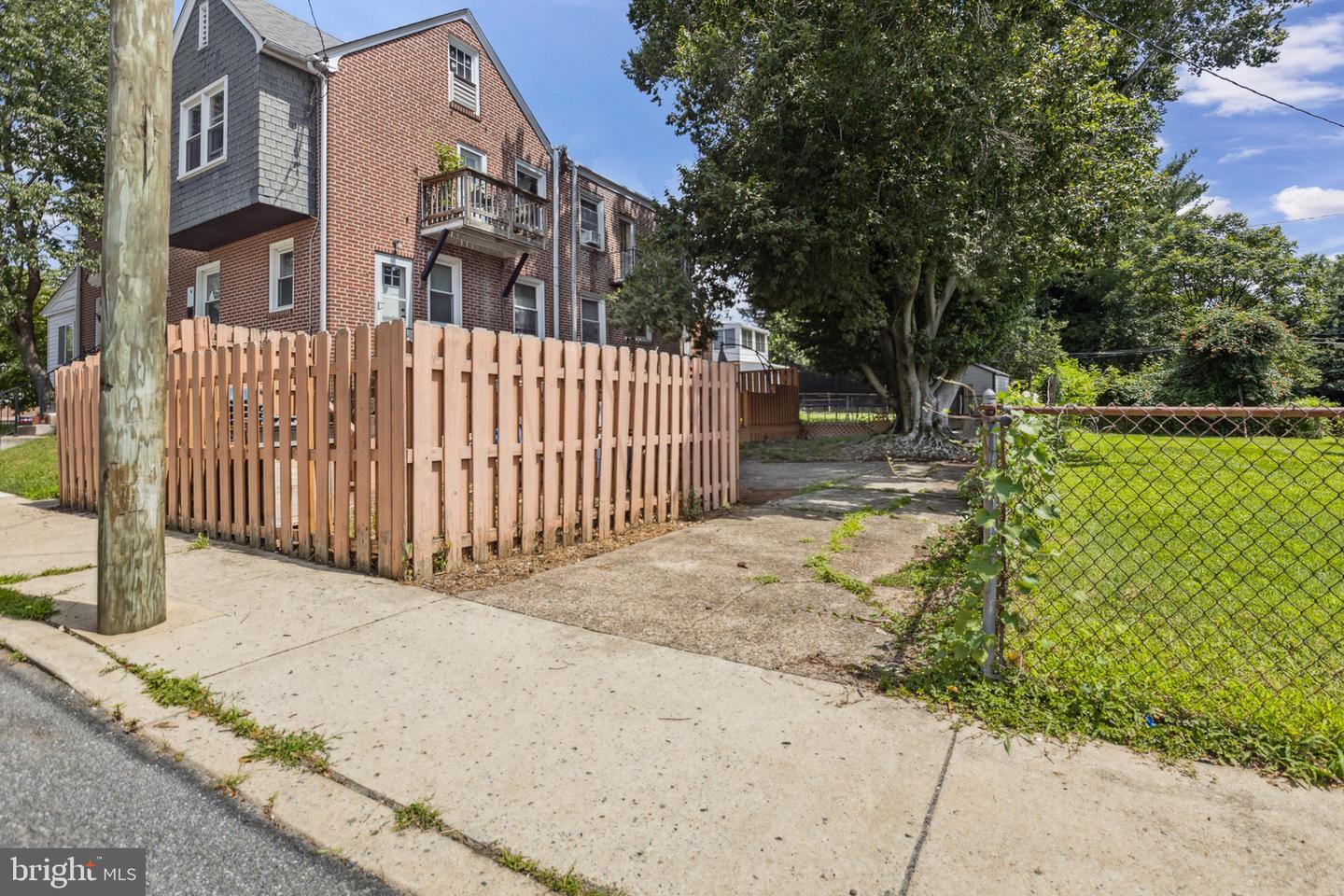 636 W 31st St