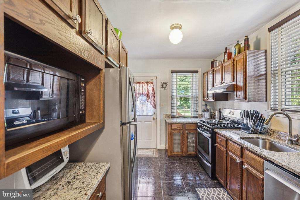 636 W 31st St