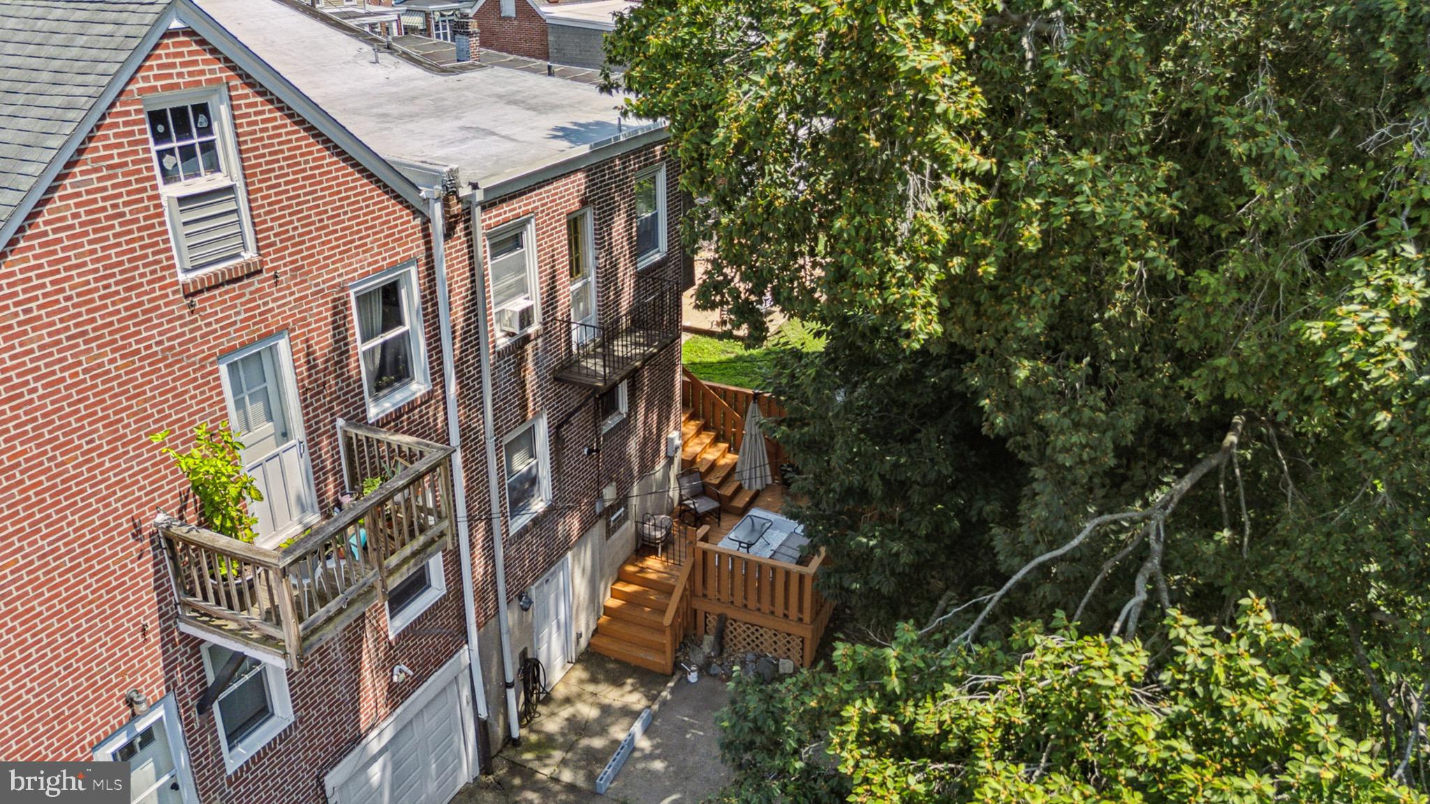 636 W 31st St