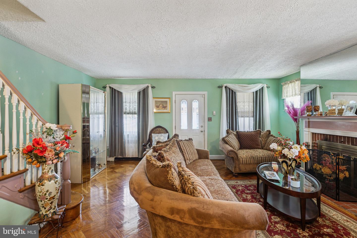 636 W 31st St