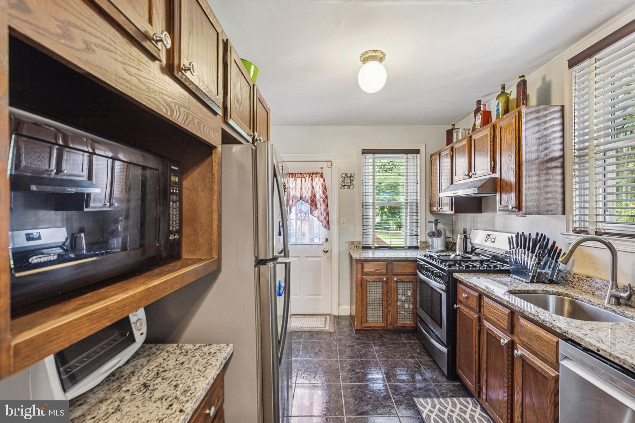 636 W 31st St