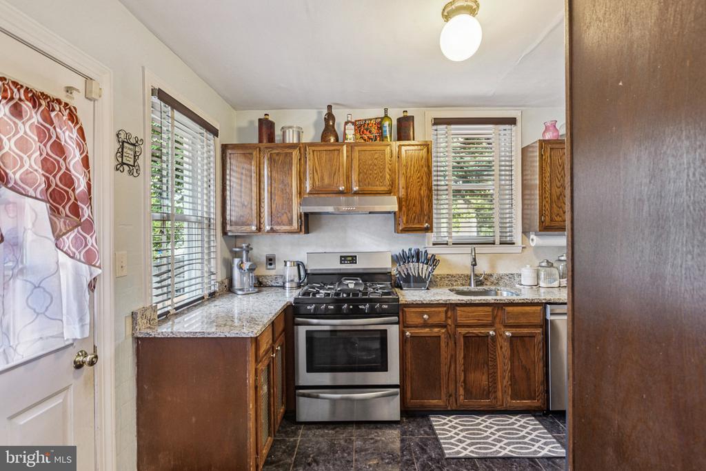 636 W 31st St