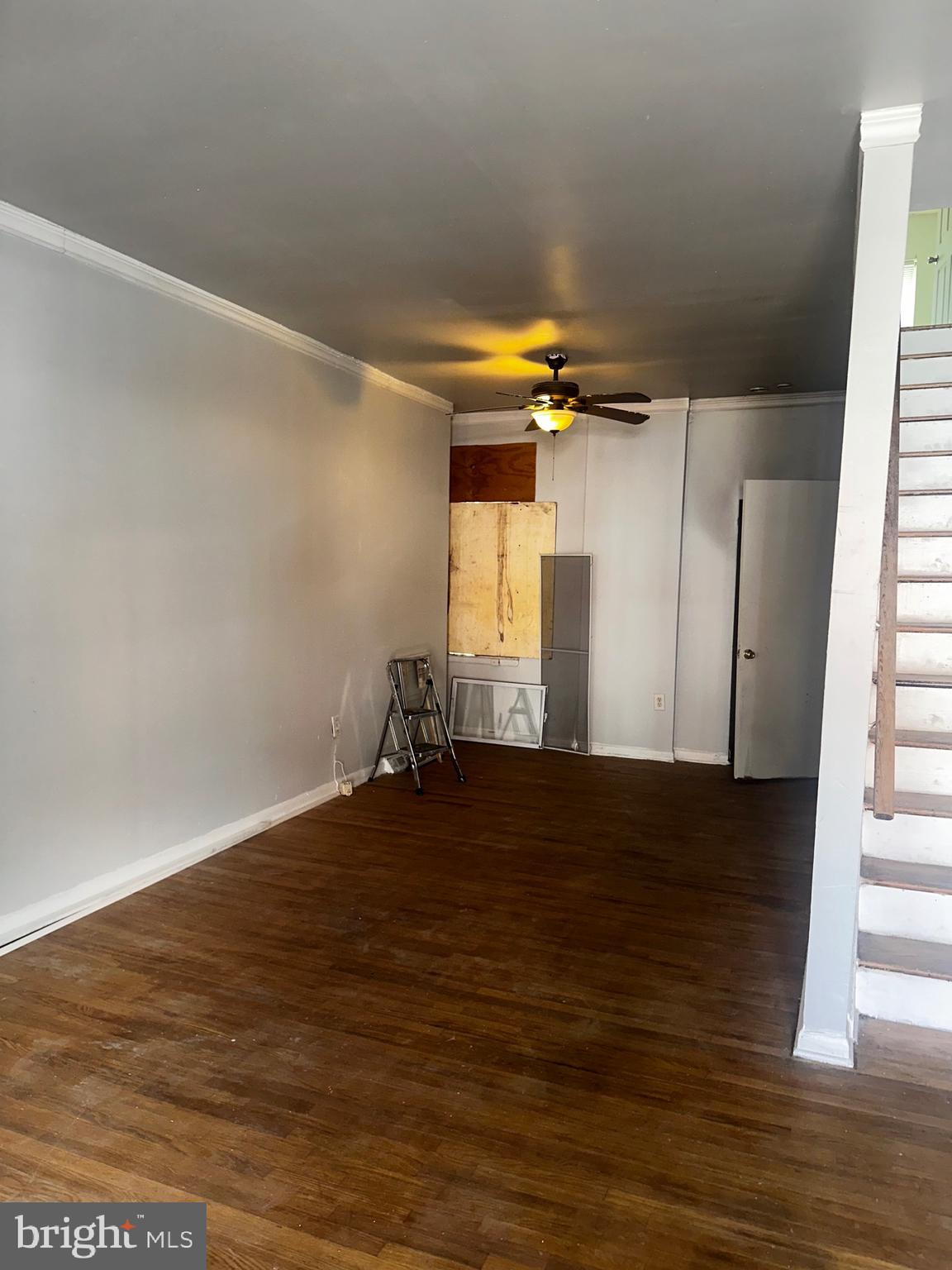 832 W 5th St
