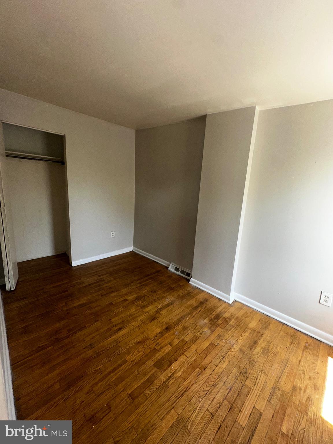 832 W 5th St