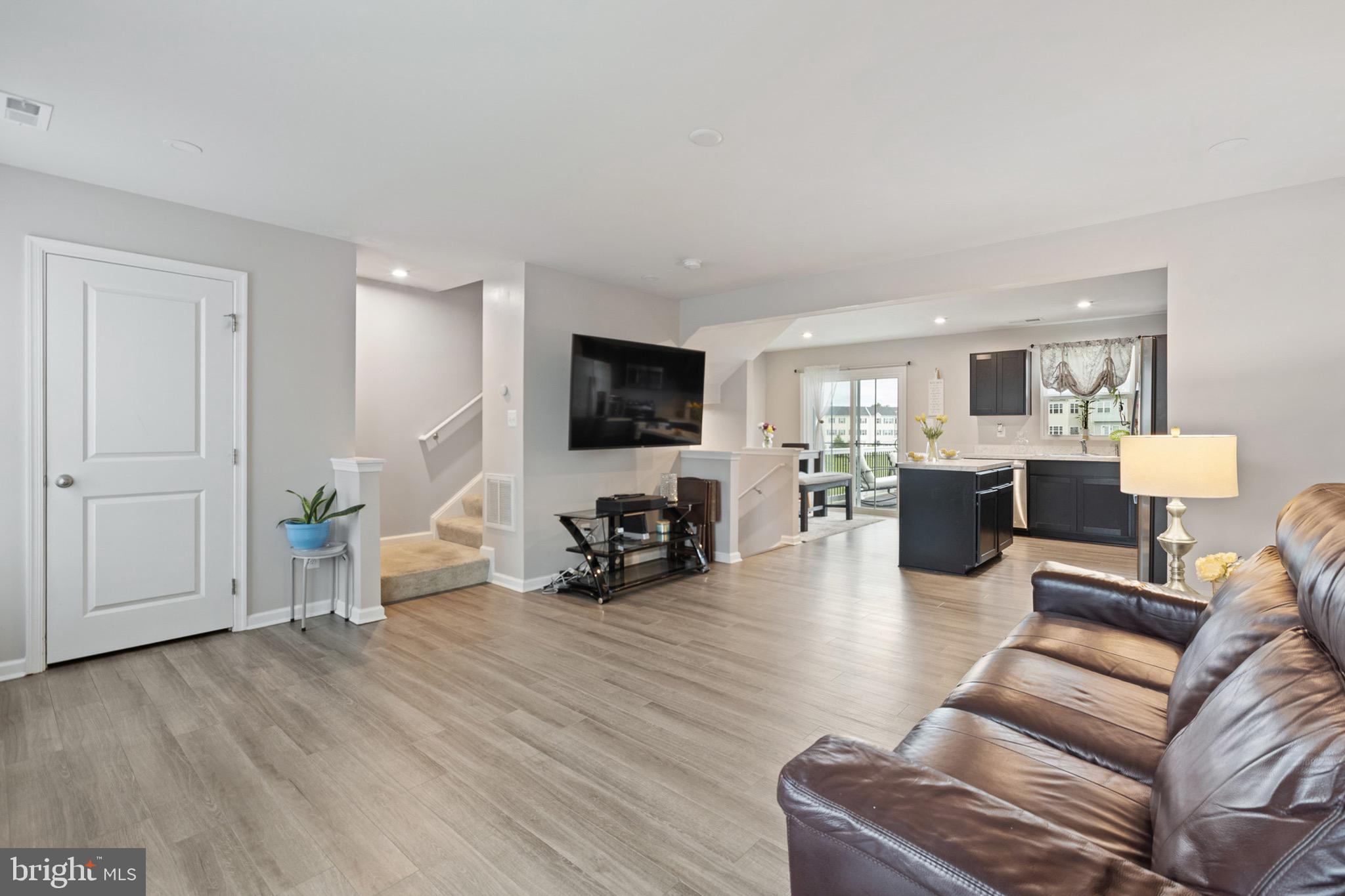 1049 WICKERSHAM WAY