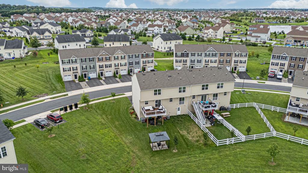 1049 WICKERSHAM WAY