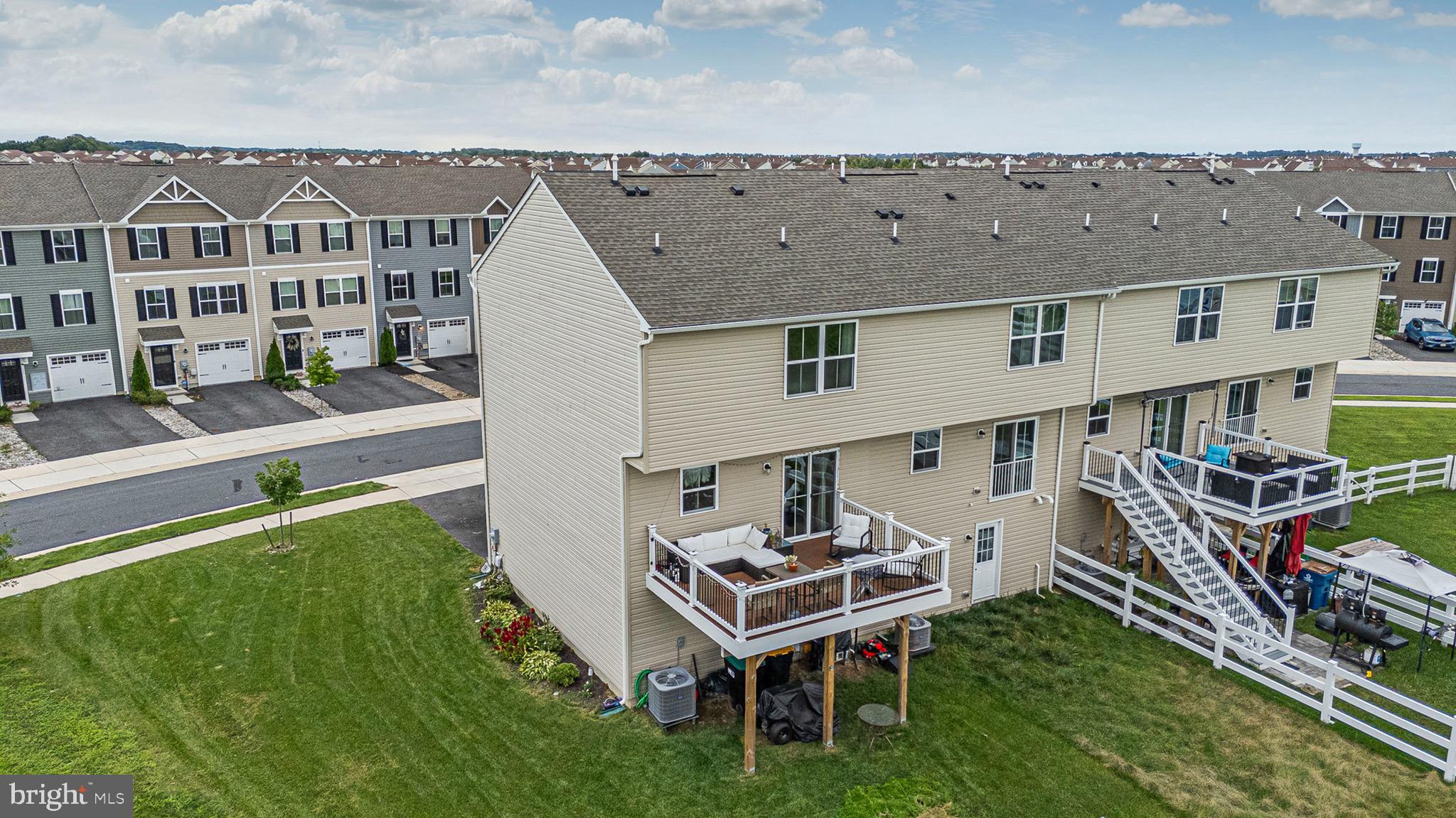 1049 WICKERSHAM WAY