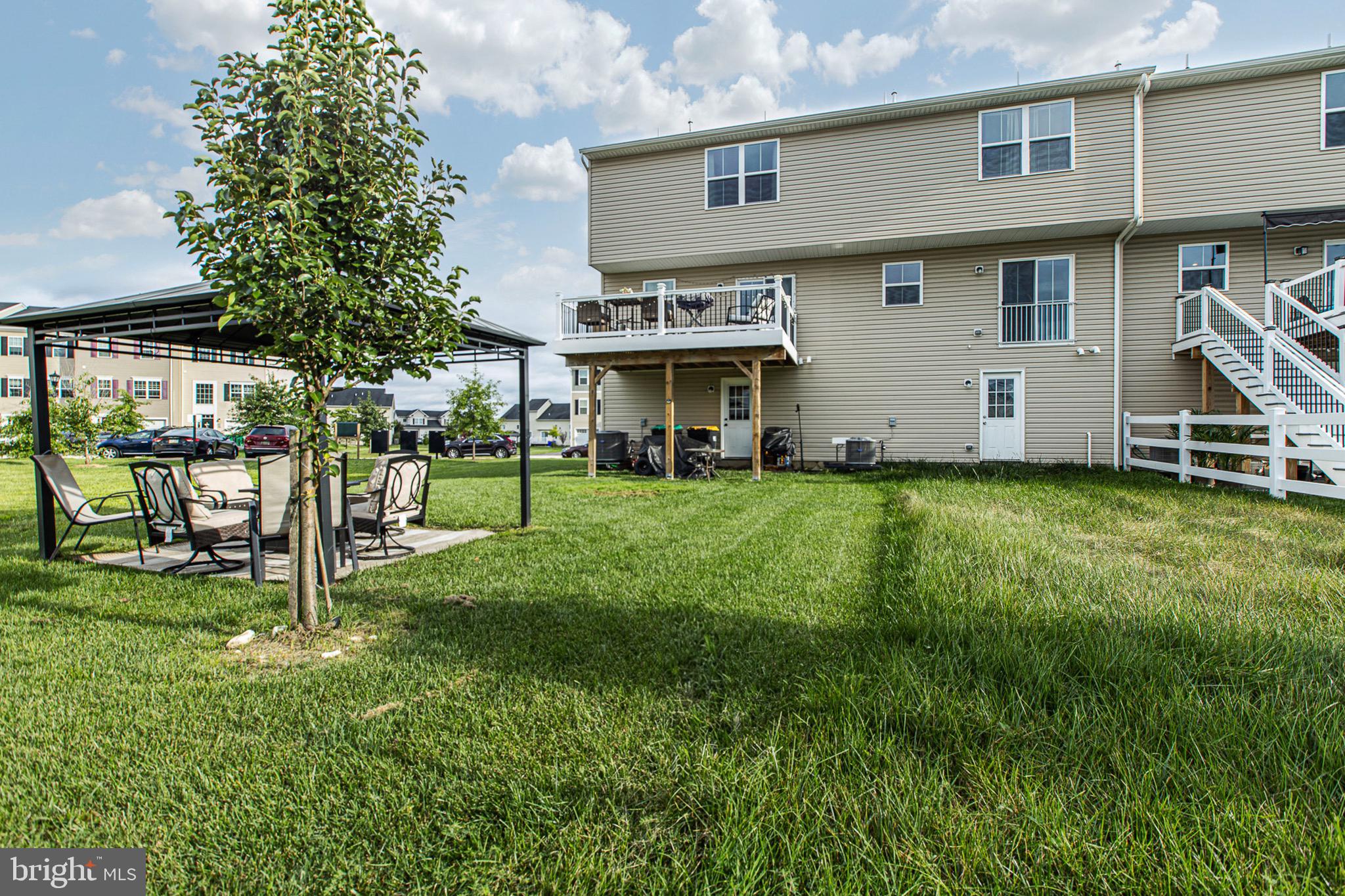 1049 WICKERSHAM WAY
