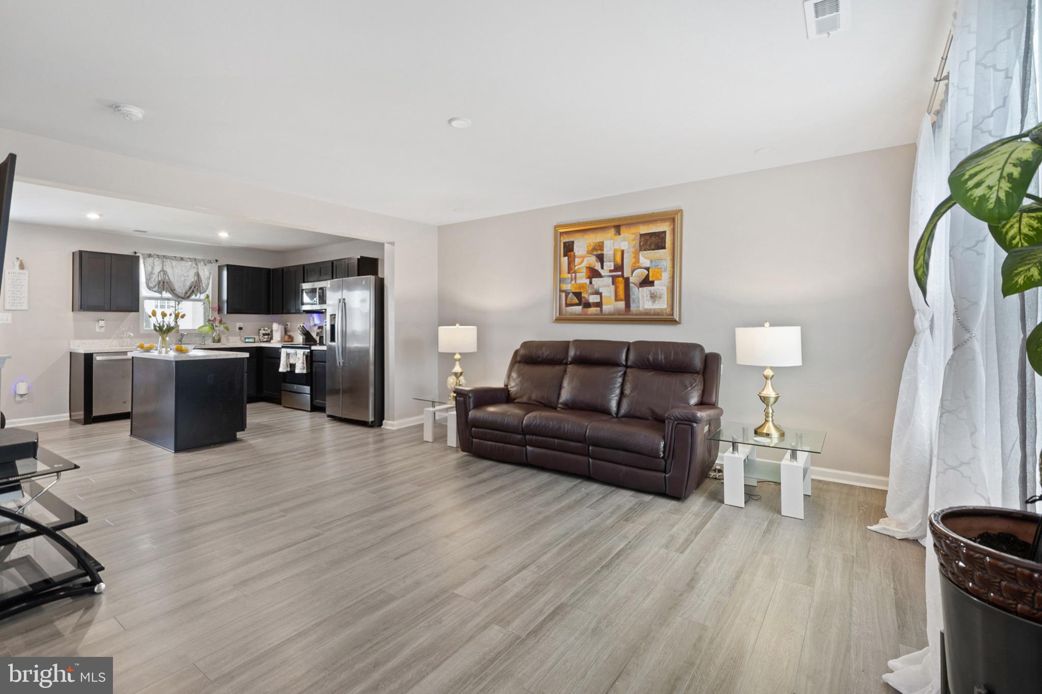 1049 WICKERSHAM WAY