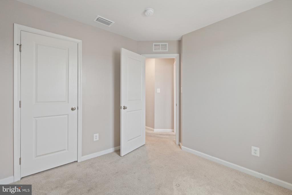 1049 WICKERSHAM WAY