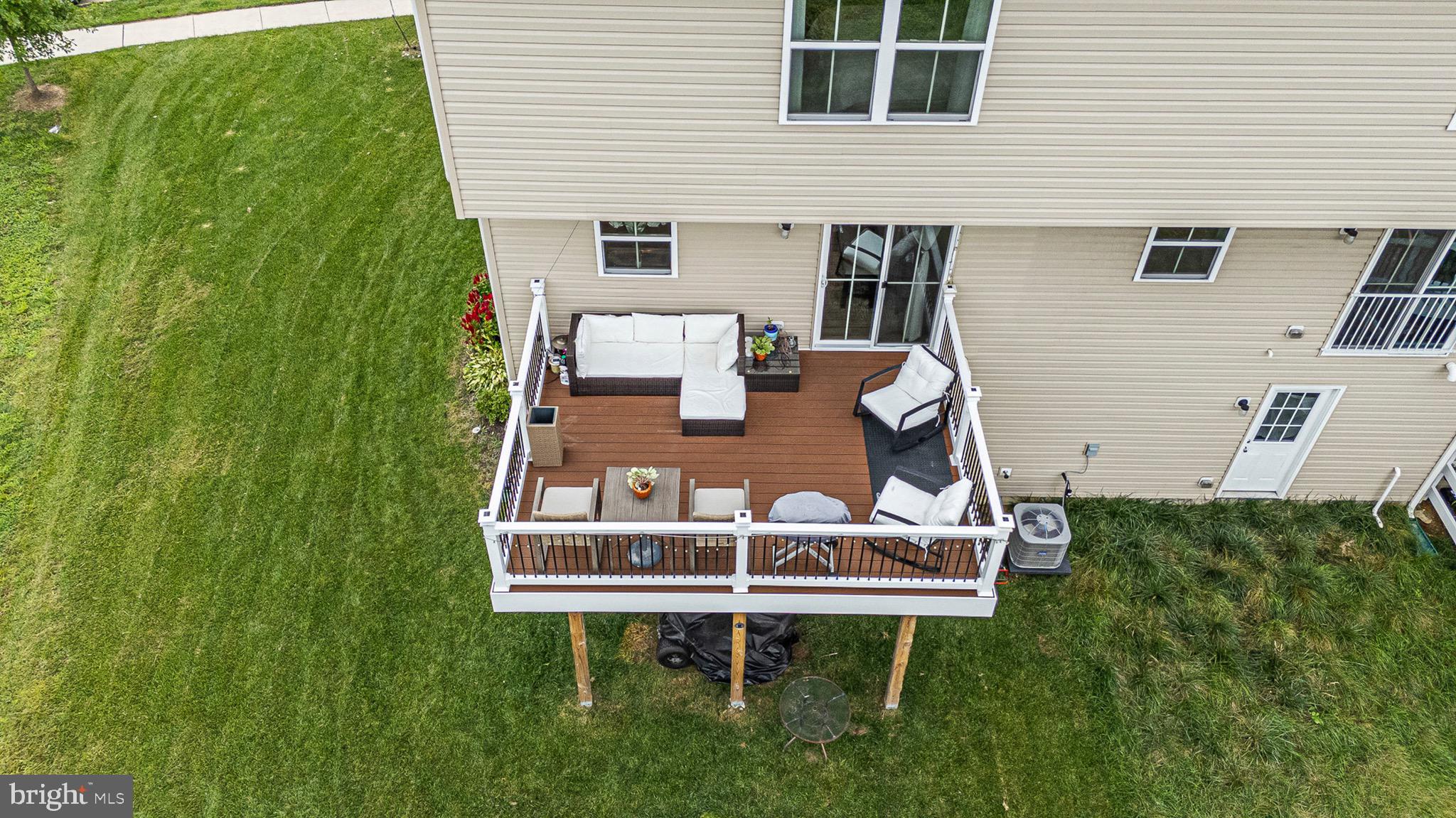 1049 WICKERSHAM WAY