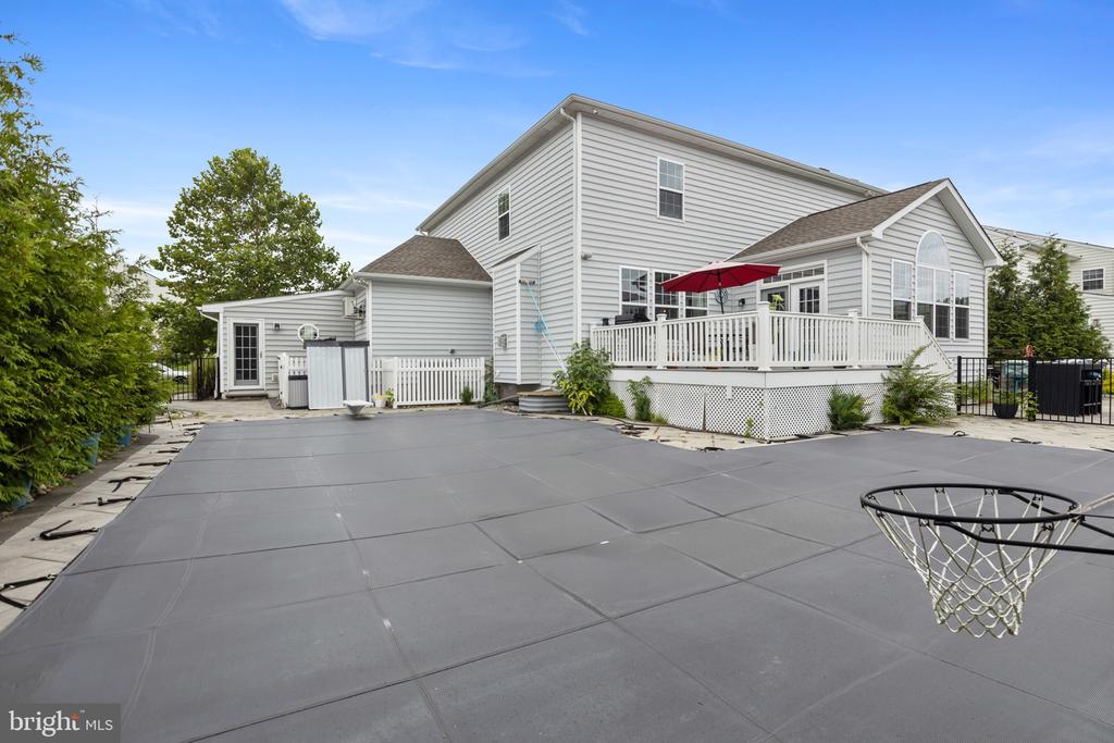 810 ASHBY DRIVE