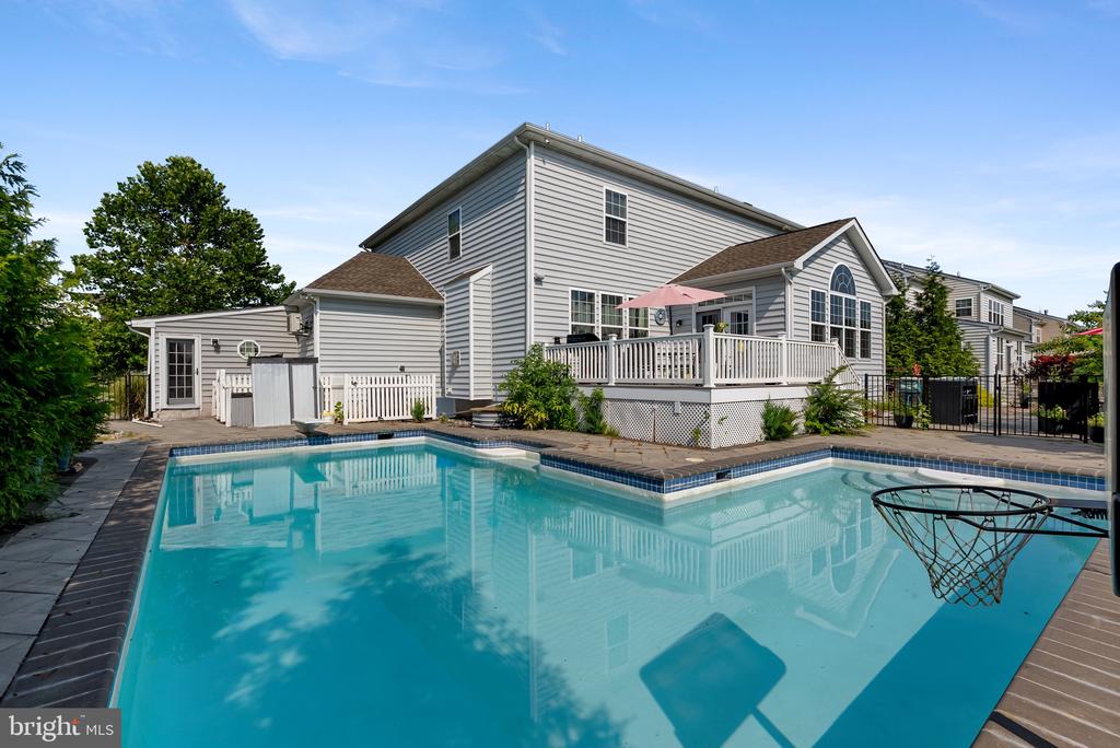 810 ASHBY DRIVE