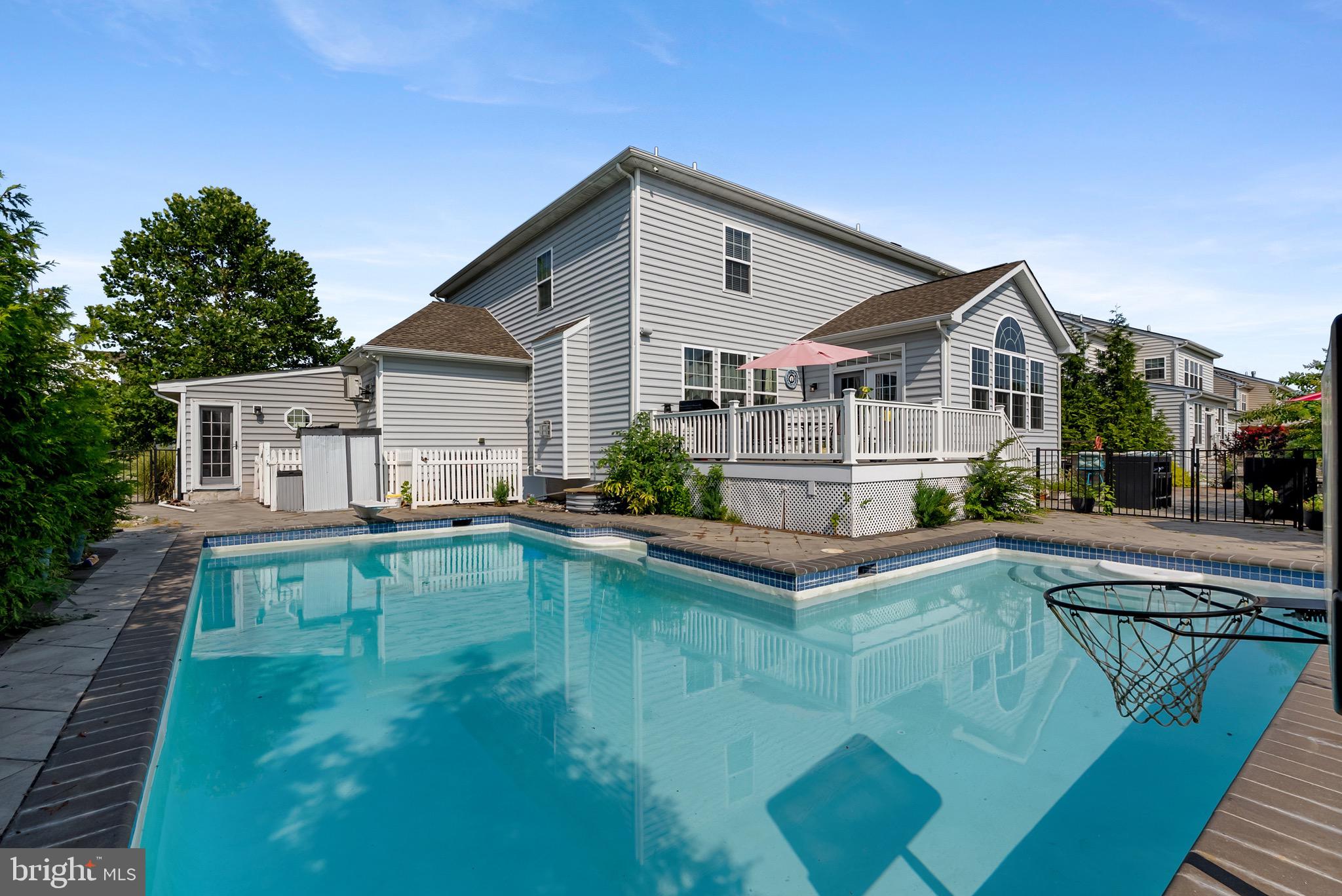810 ASHBY DRIVE