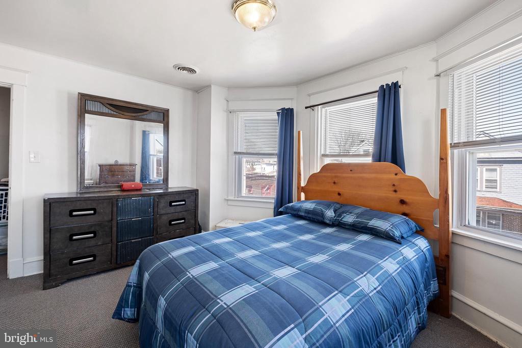 517 W 25TH STREET