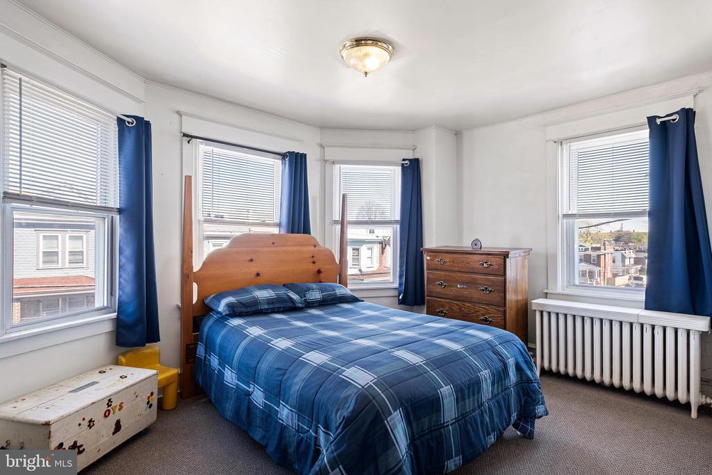 517 W 25TH STREET