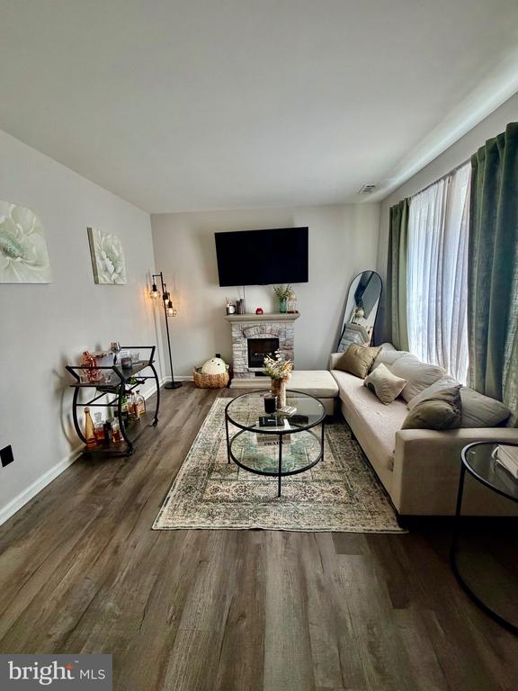 415 STRATHAVEN COURT