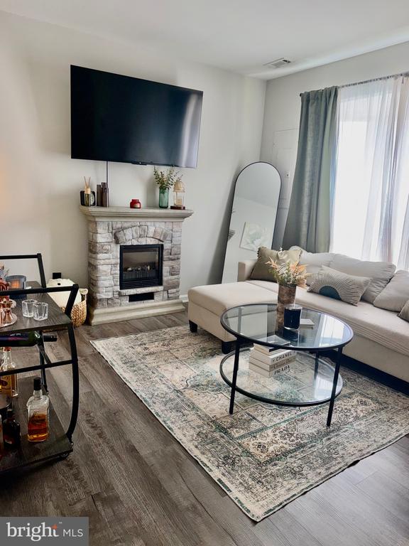 415 STRATHAVEN COURT