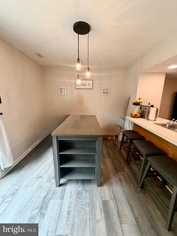 415 STRATHAVEN COURT