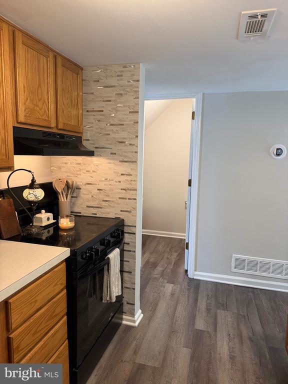 415 STRATHAVEN COURT