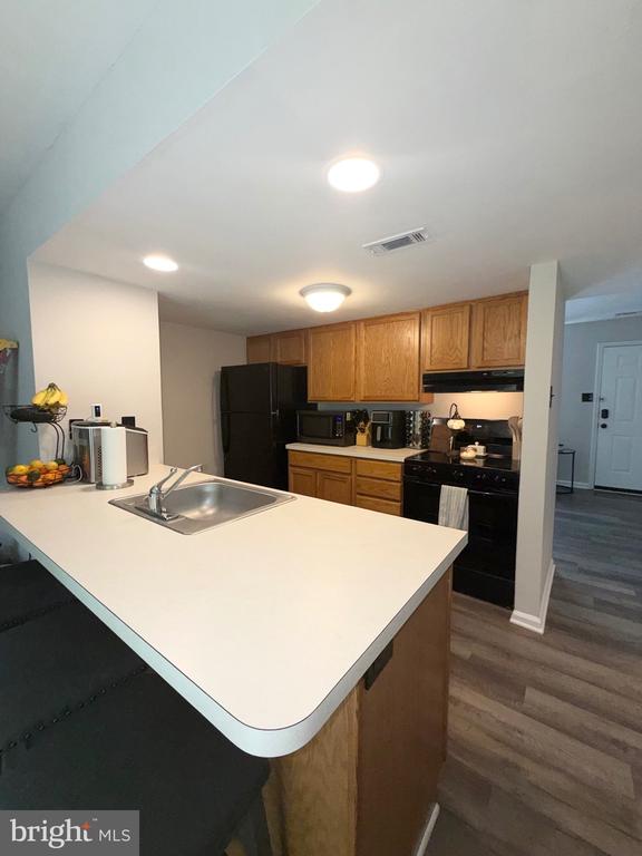 415 STRATHAVEN COURT