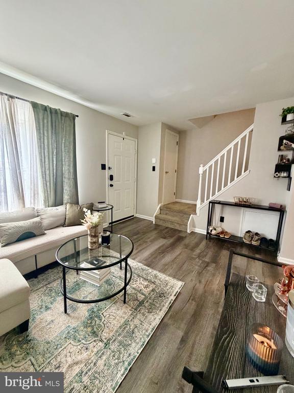 415 STRATHAVEN COURT