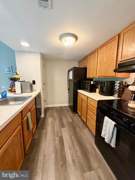415 STRATHAVEN COURT