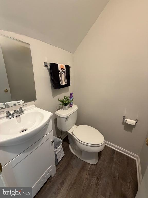 415 STRATHAVEN COURT