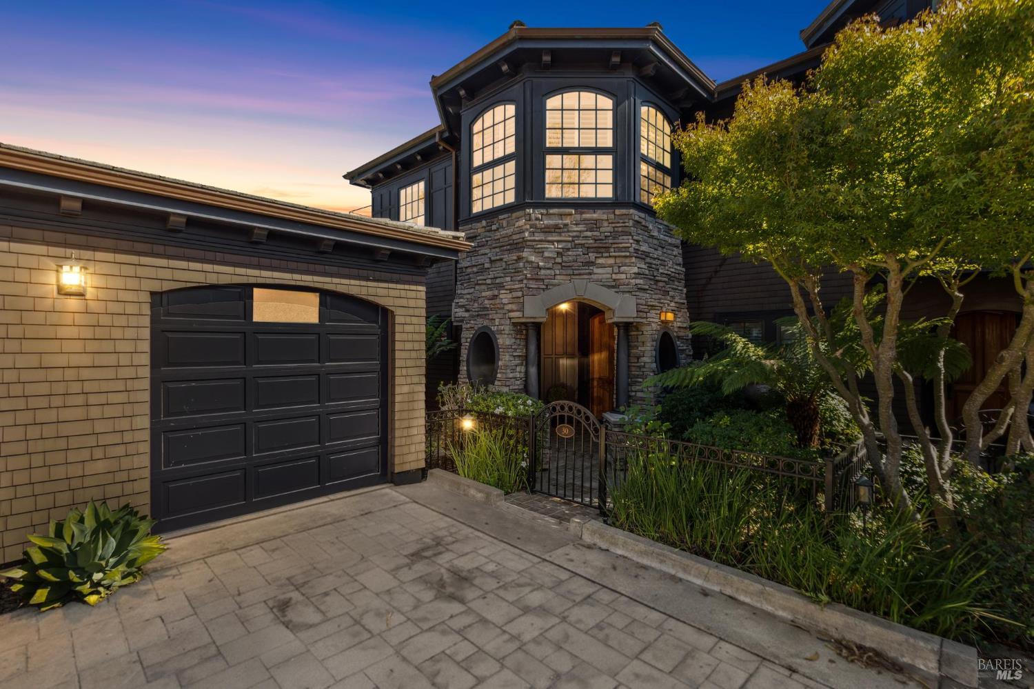 30 De Silva Island Dr