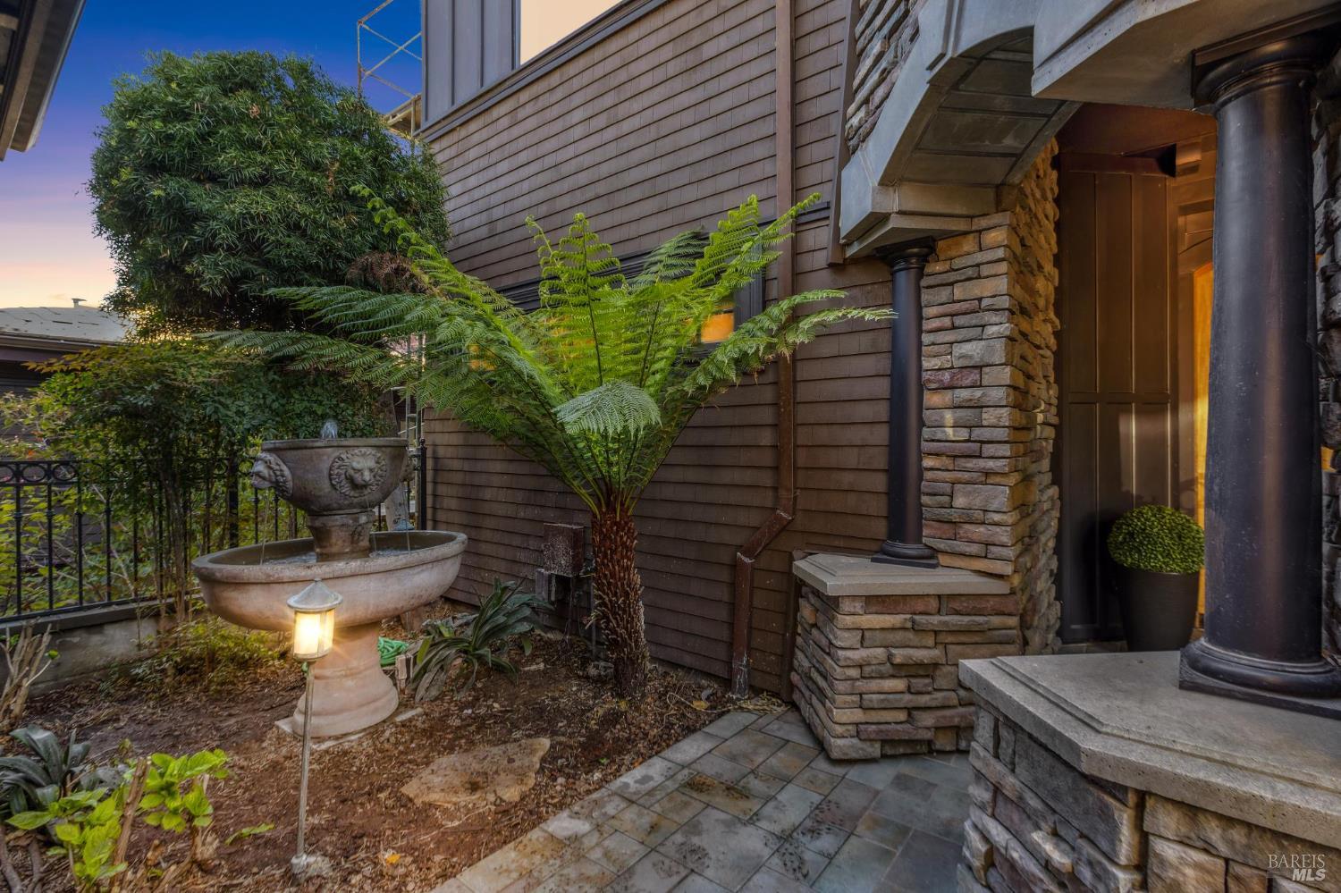 30 De Silva Island Dr